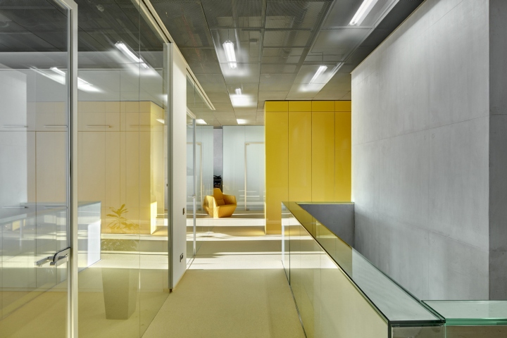 Серый и жёлтый цвета в интерьере офиса
