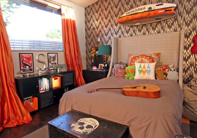 brown-and-orange-themed-teenage-room