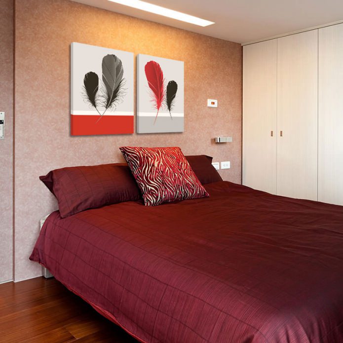 Современная модульная картина в интерьере спальни