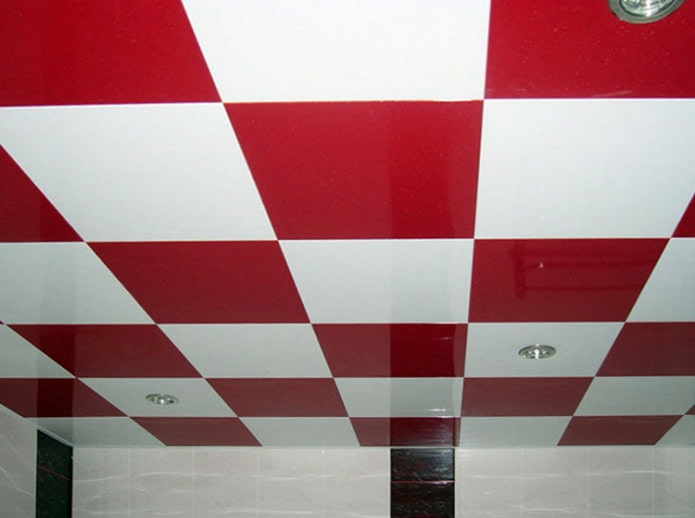 красно-белый кассетный потолок