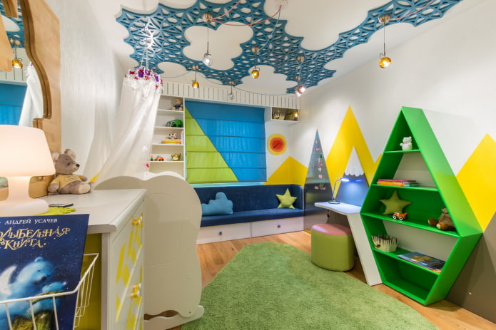 Потолок в детской декорирован пластиковой решеткой