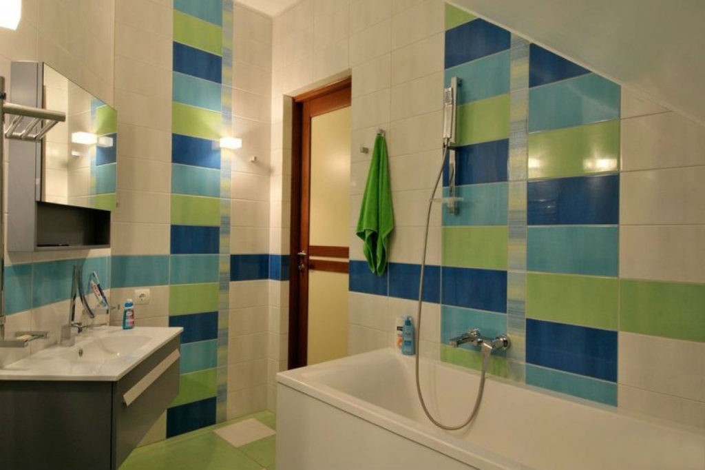 Дизайн ванной комнаты в хрущевке синий и зеленый цвета