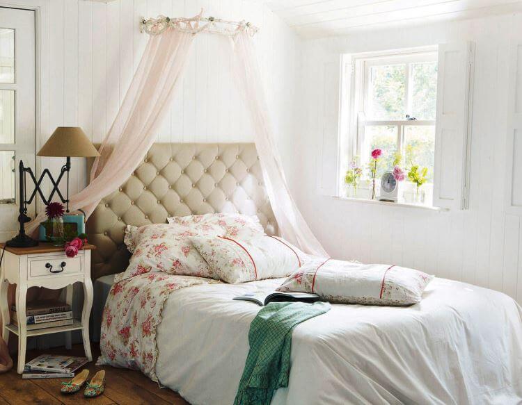 Уютная спальня в стиле французского прованса