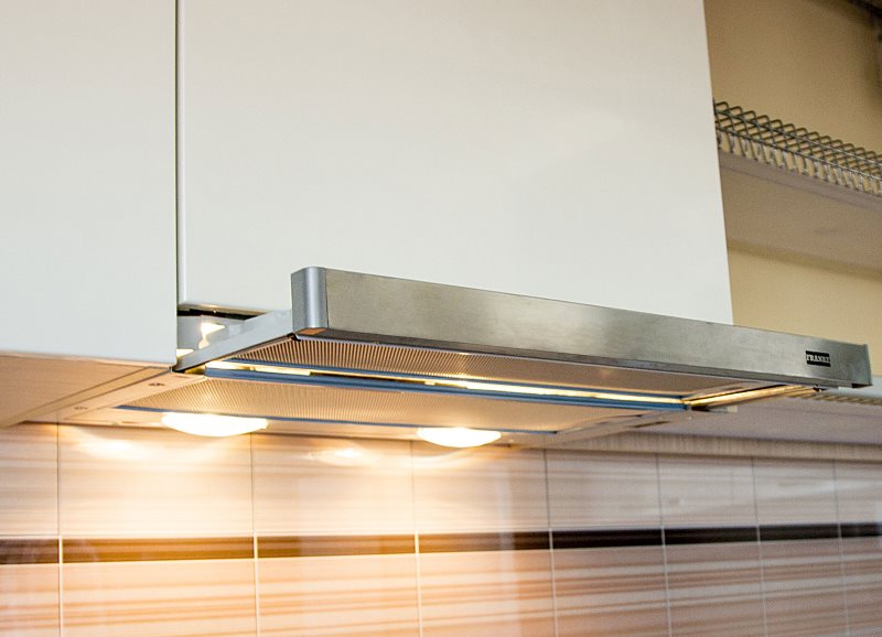Выдвижная панель встроенной кухонной вытяжки