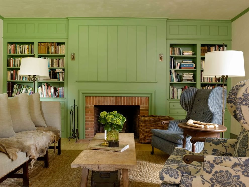 Интерьер гостиной с мебелью оливкового цвета