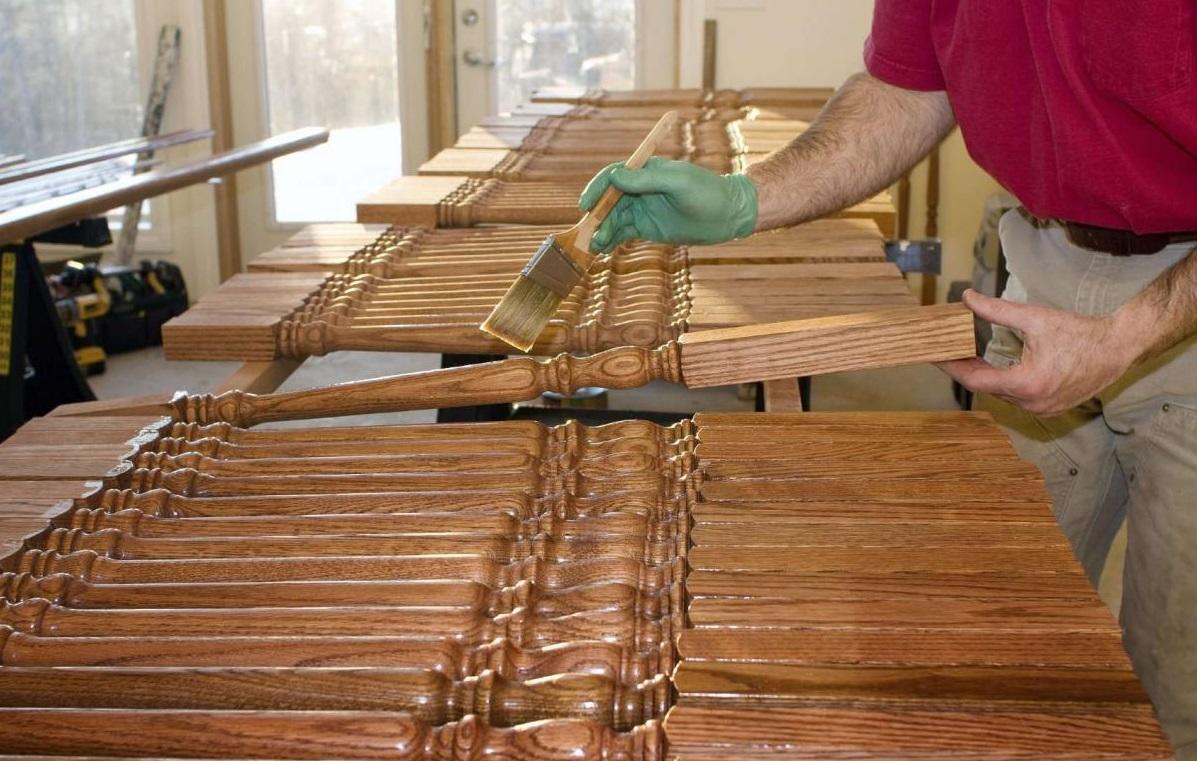Перед использованием древесины, ее необходимо хорошо просушить и обработать специальными средствами