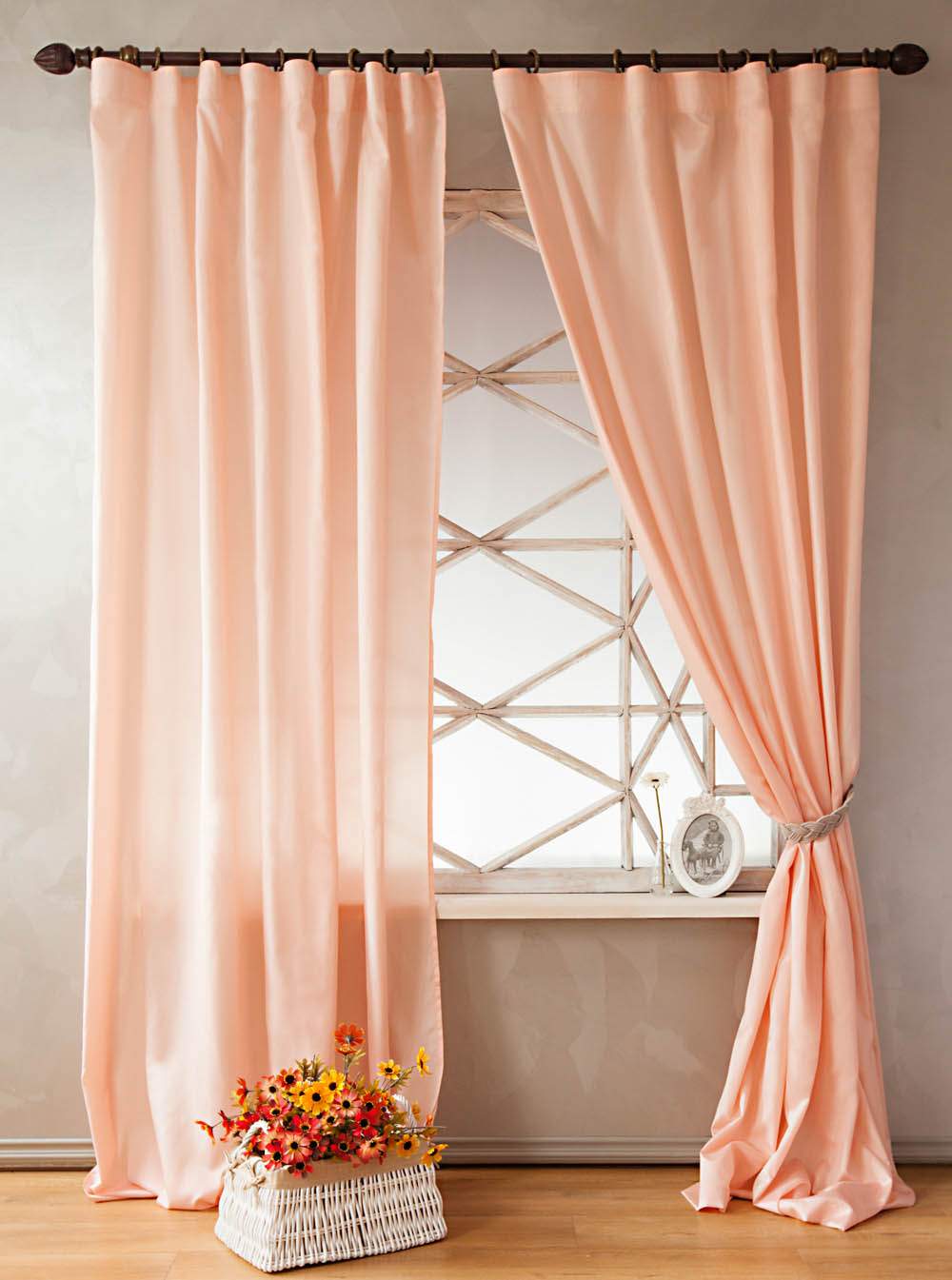 Шторы к персиковым обоям: Персиковые шторы в интерьере гостиной и .