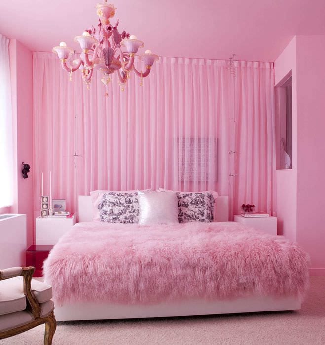 идея использования розового цвета в необычном декоре комнате