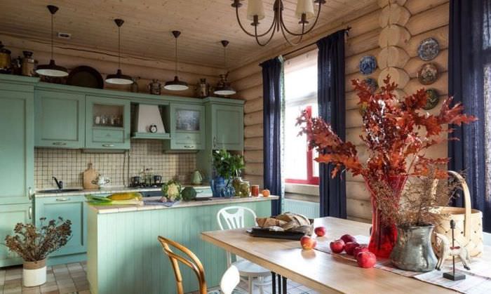 Дизайн кухни срубового дома в стиле прованс